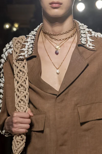 Look 13